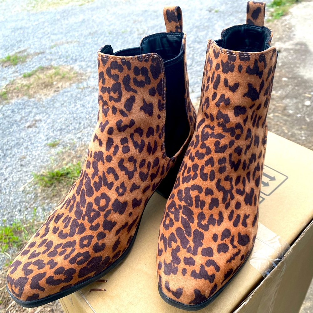 Target Cheetah Print shoes size 9